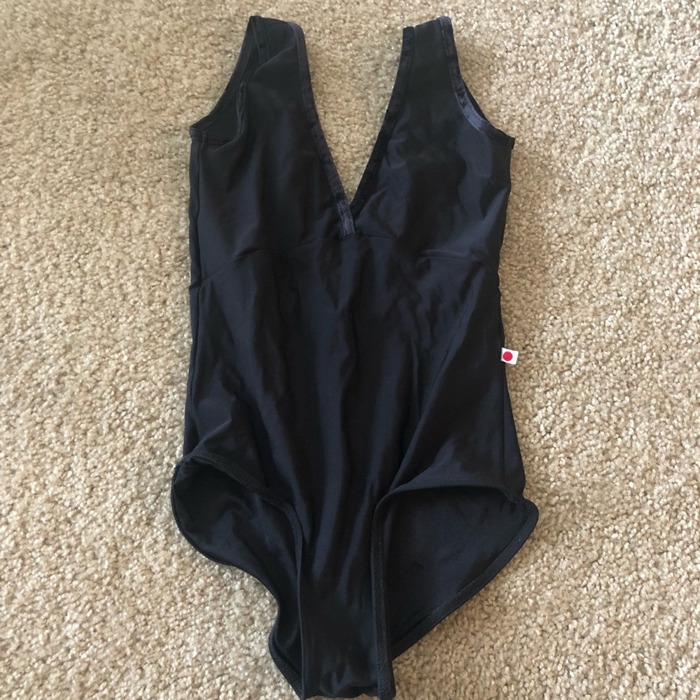 Yumiko | Black | M | Gently Used | Velvet Trim |
